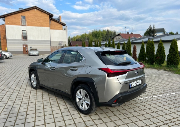 Lexus UX cena 103999 przebieg: 89000, rok produkcji 2021 z Rzeszów małe 562